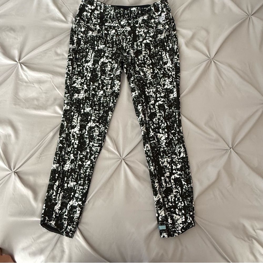 New Balance Abstract Black and White Leggings
